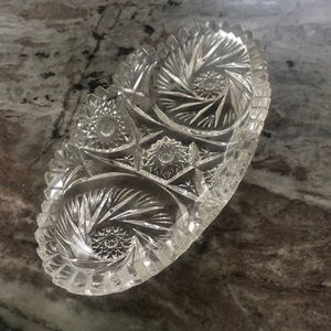 Glass cut dish 5”x3” 💖